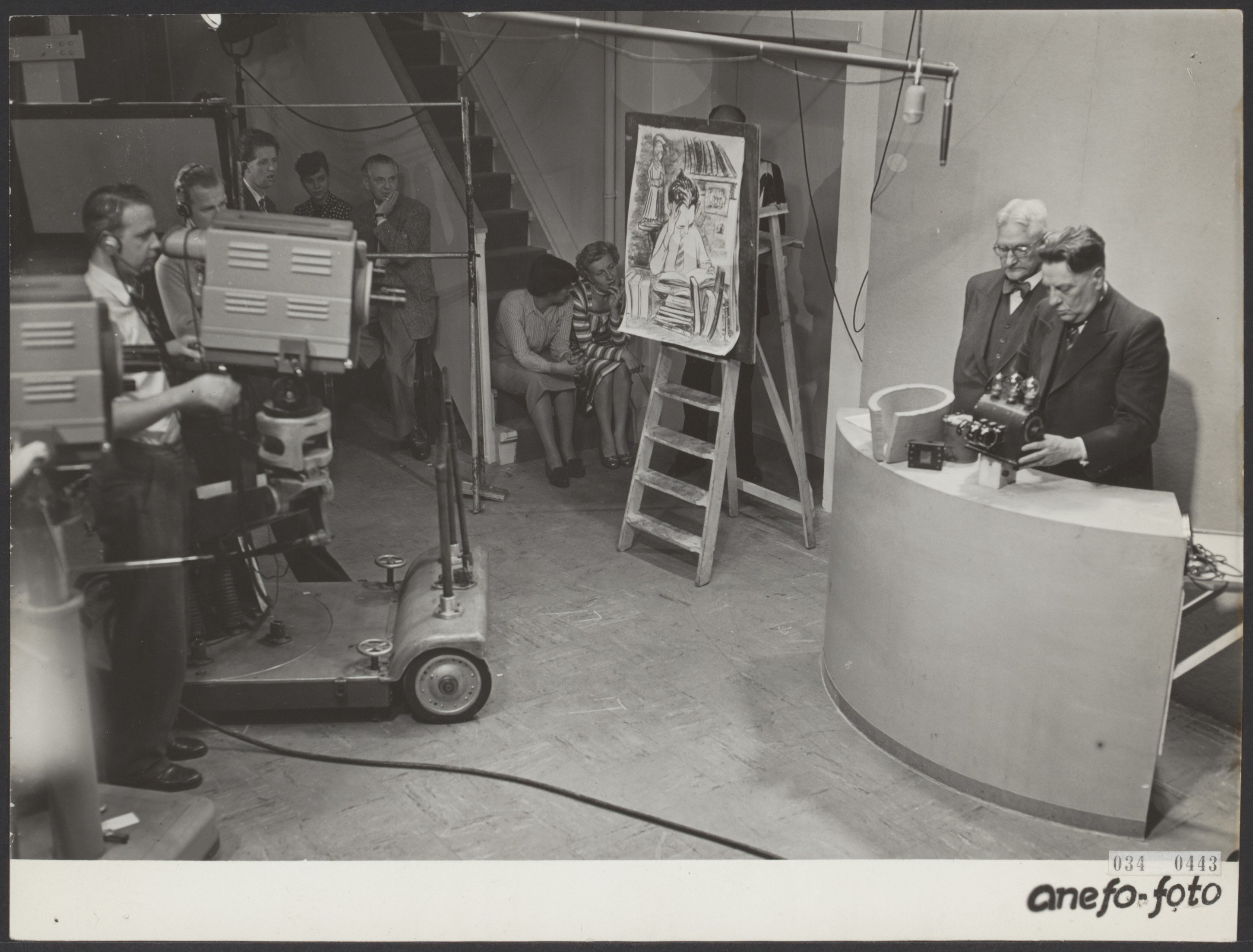 Televisiestudio tijdens de eerste AVRO-uitzending in Bussum in 1951
