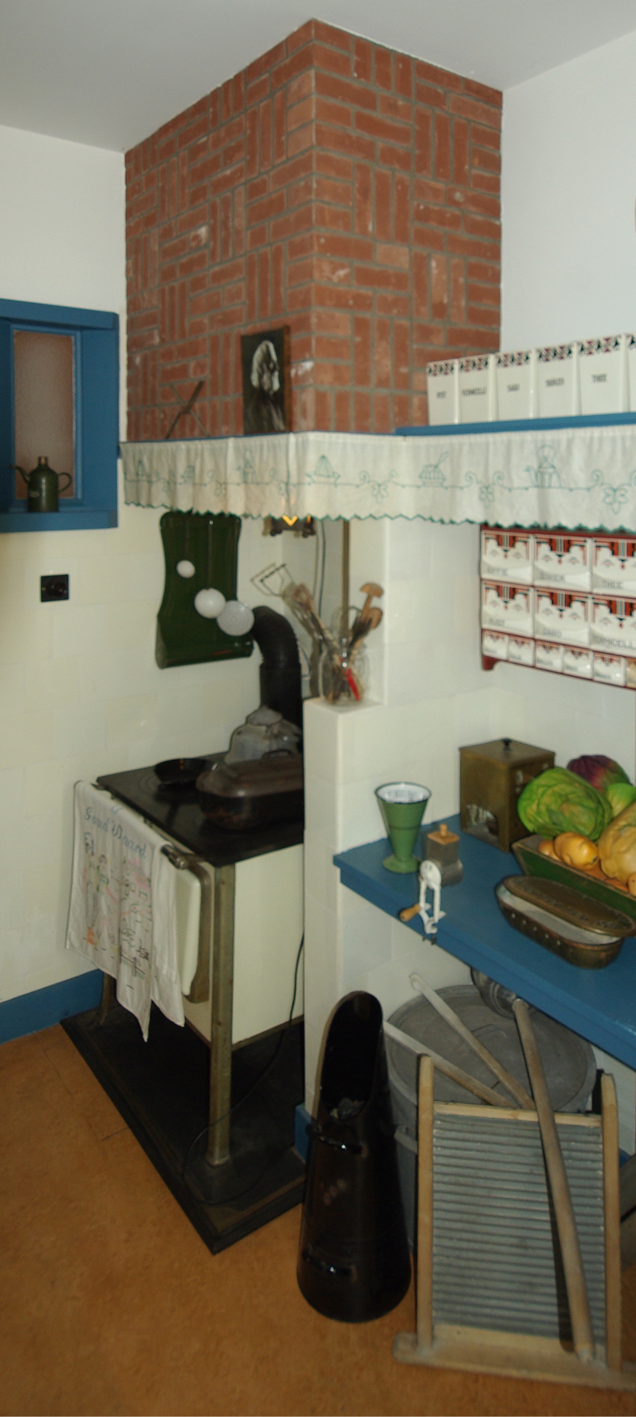 Een kolenkit in het historische keukeninterieur van de museumwoning van Het Schip in Amsterdam. Foto uit 2011.