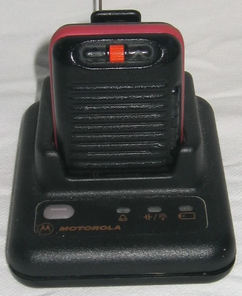 Een Motorola Firestorm II-pieper. Foto uit 2007; een later apparaat, geen model uit 1964.