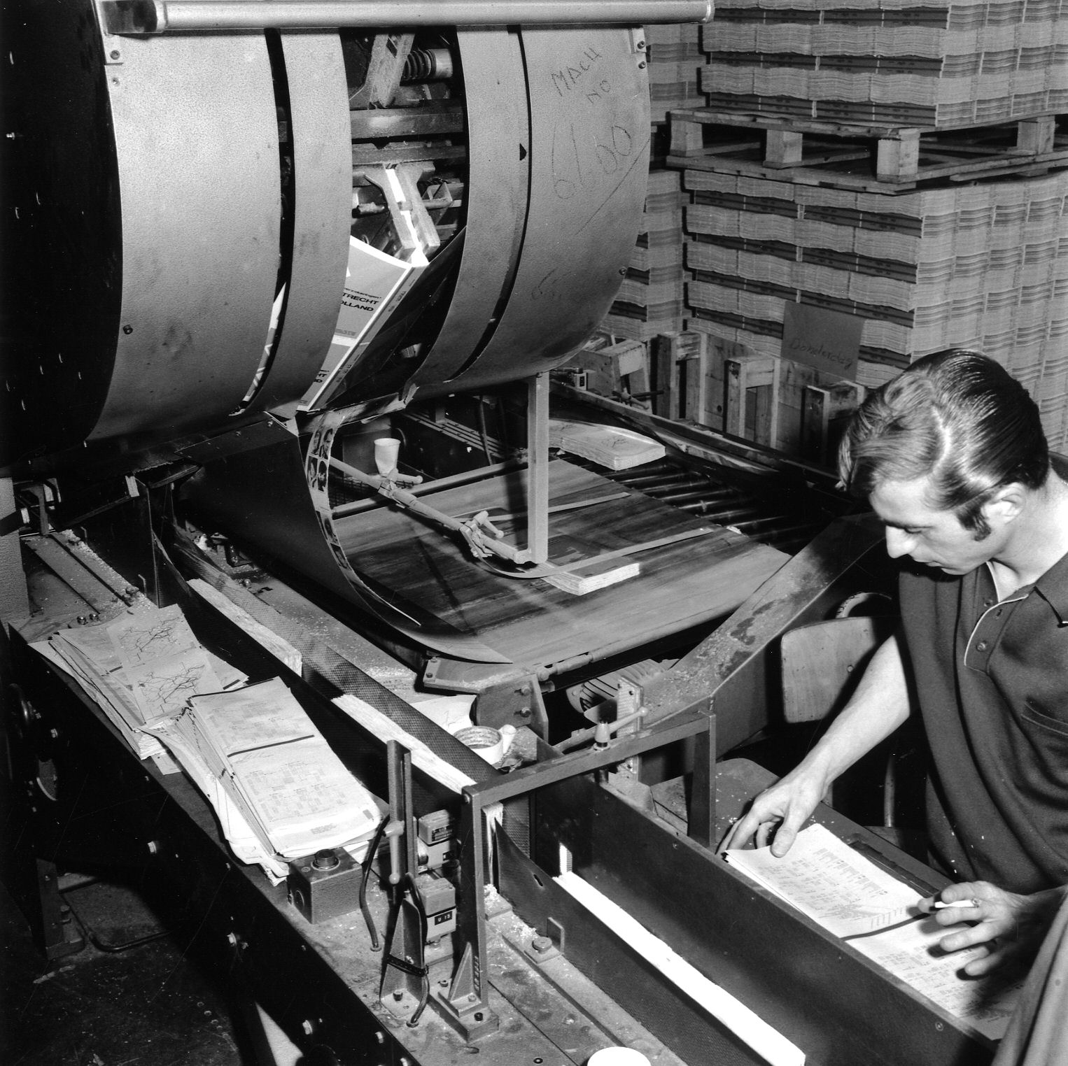 Het drukken van het NS-spoorboekje 1970 bij Drukkerij J. van Boekhoven in Utrecht, mei 1970.